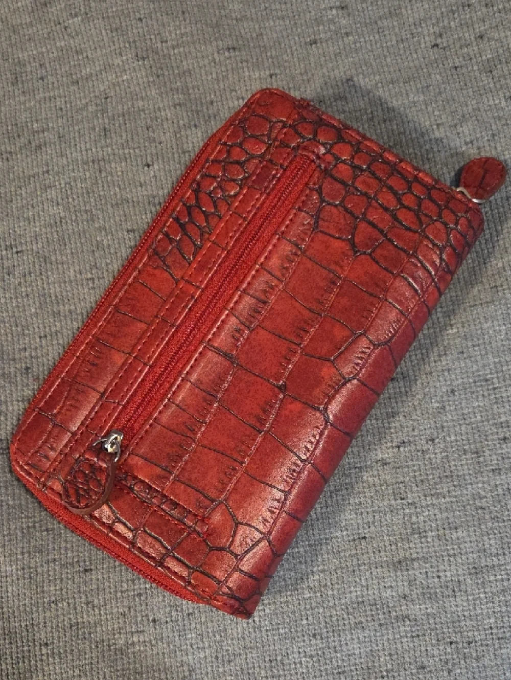 Red Croc-Embossed Faux Leather Multi-compartment Wallet - Picture 2 of 7